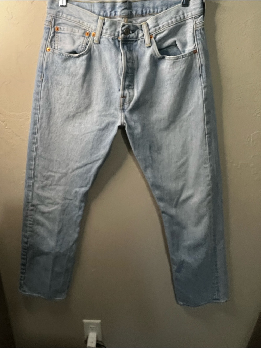 Levi’s 501 Men’s Light Wash Button Fly Straight Leg Denim Jeans - Picture 2 of 11